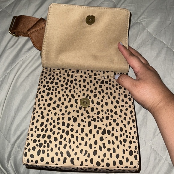 Universal Thread leopard Crossbody bag - Picture 3 of 5